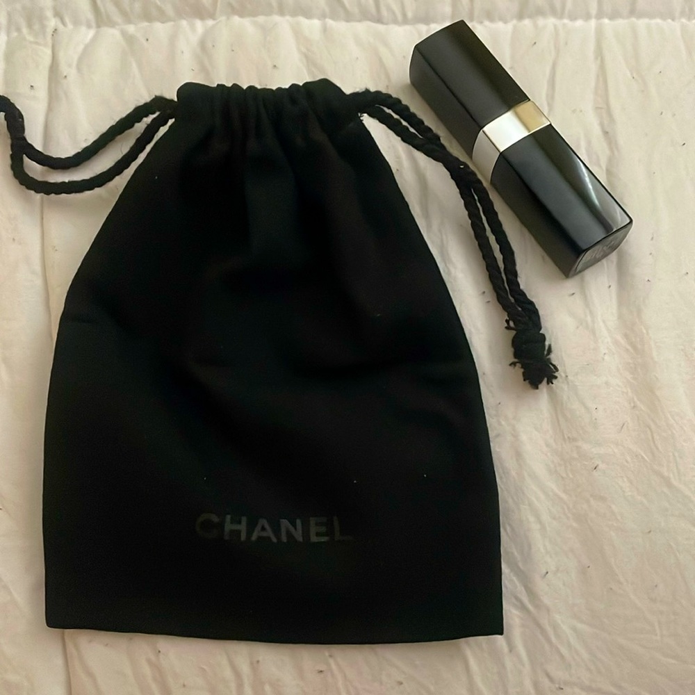 Chanel coco bloom lipstick -142 + dustbag